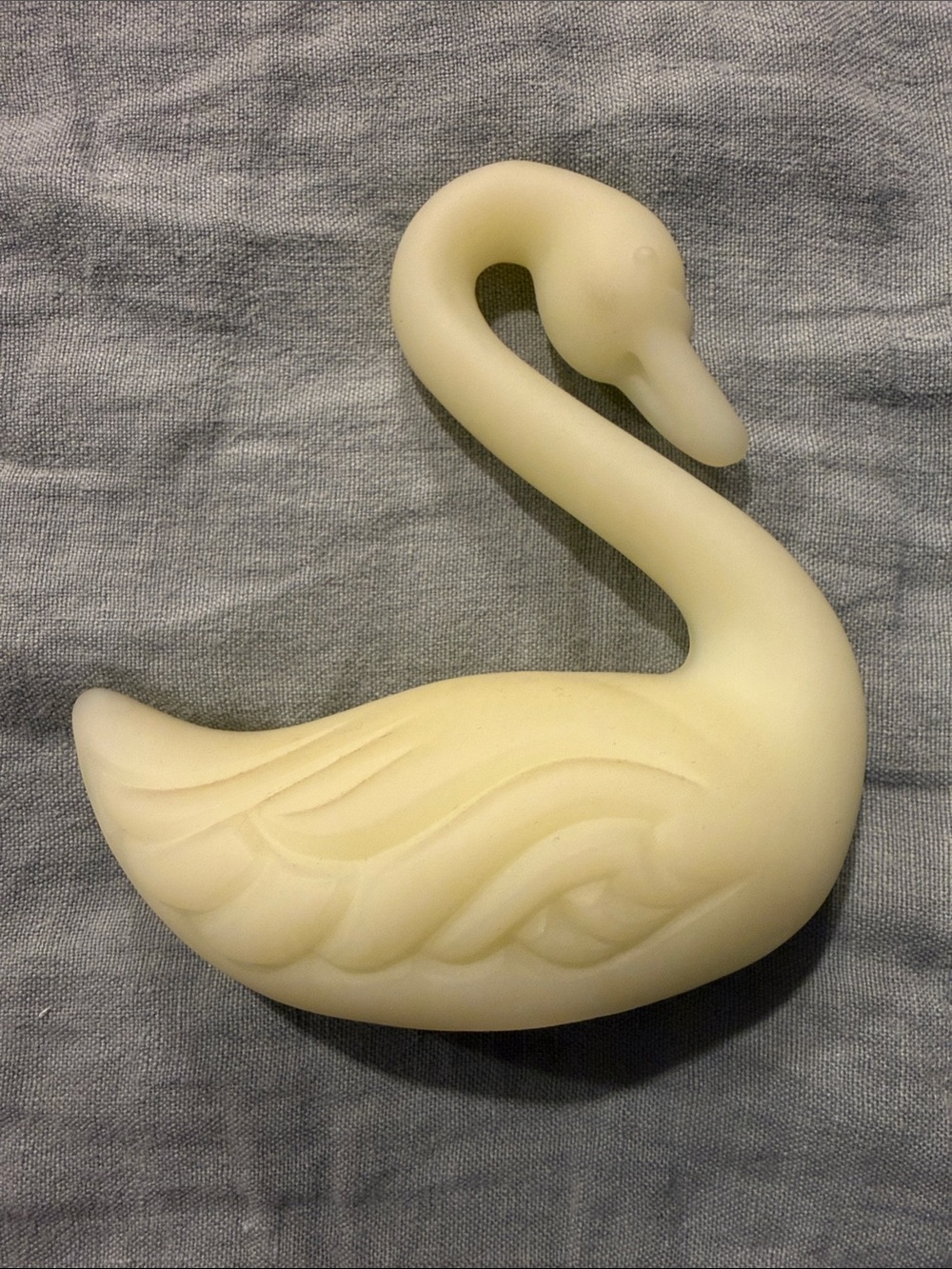 Vintage Fenton Swan Sculpture Figurine in Pale Cream